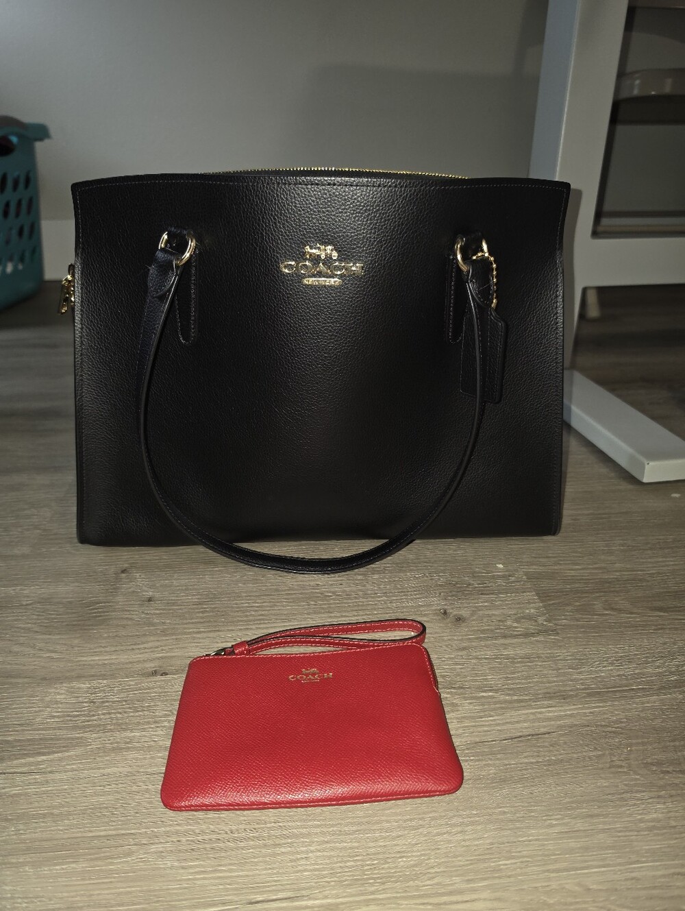 COACH Tatum Carryall 40 Tote Bag Work Purse with Matching Wristlet Black Red